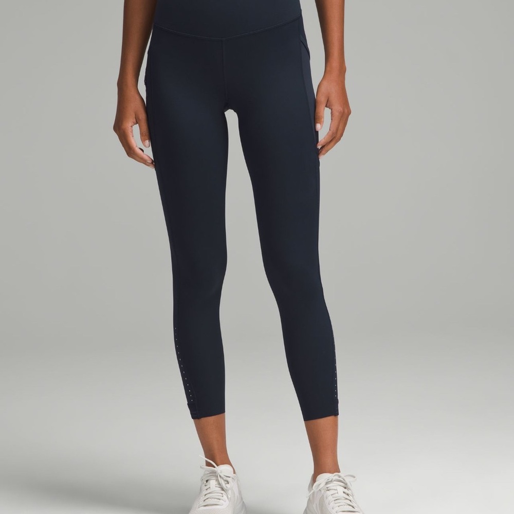 Lululemon Fast and Free High Rise Tight 25” navy leggings size 6
